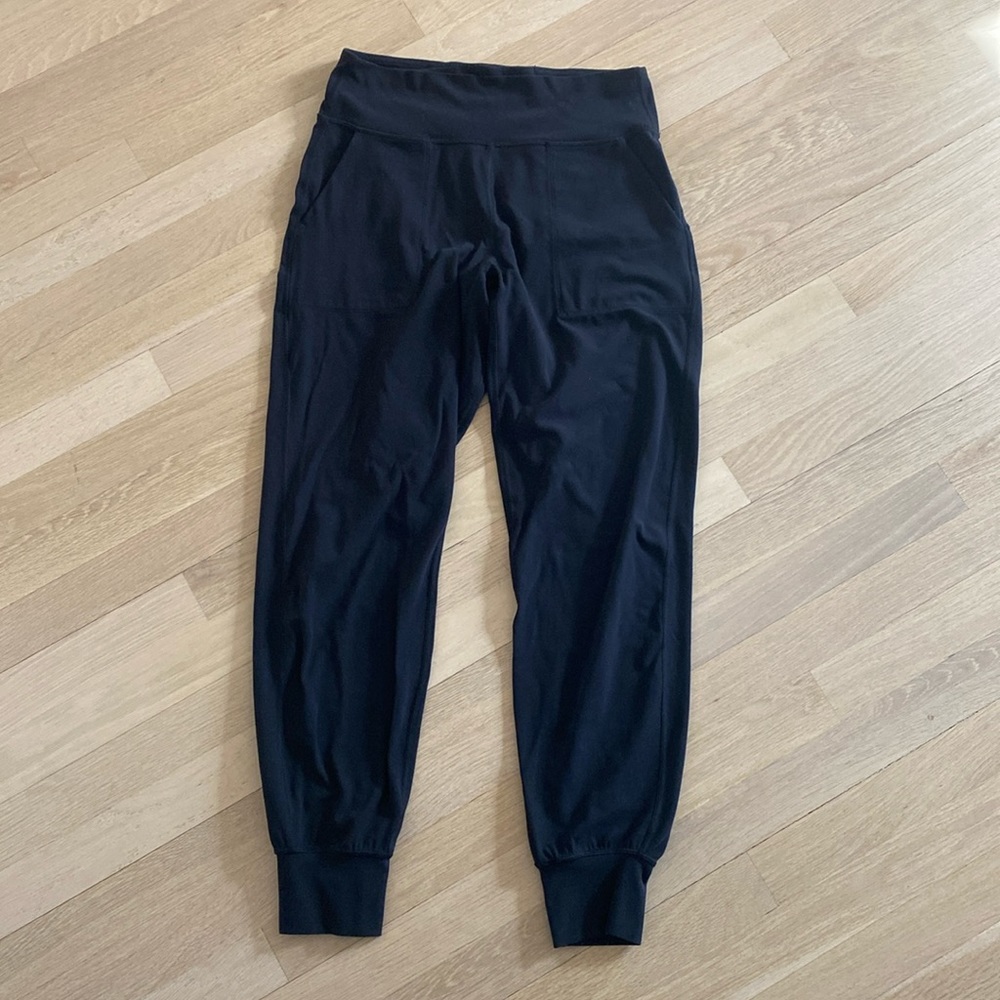 Lululemon Size 8 Joggers with Pockets